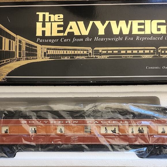 The Heavyweights Passenger Car Model Train - Daylight Observation - Picture 4 of 5